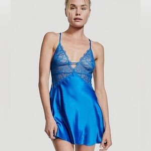 Victoria's Secret "Lace Plunge Slip" (size medium)